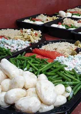 Barquettes de salades et de haricots verts
